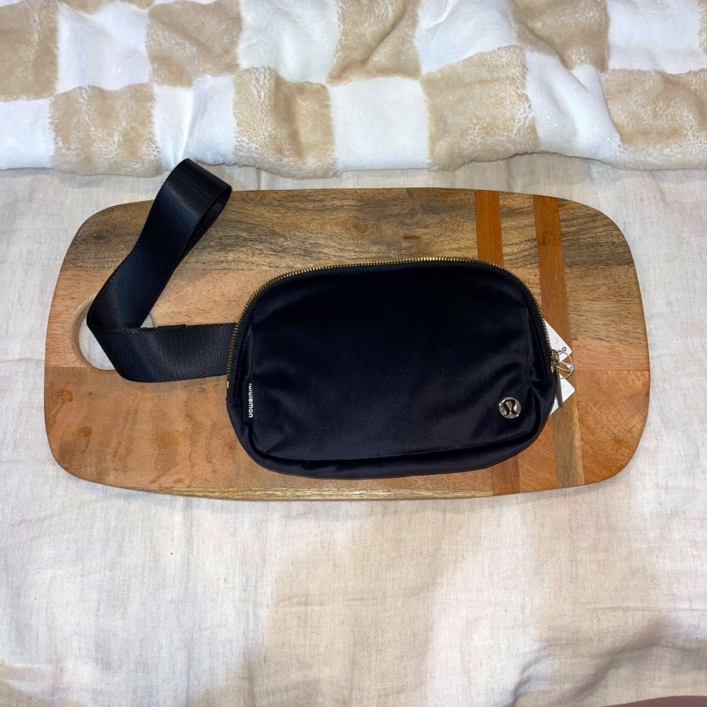 Lululemon Everywhere Belt Bag Velour